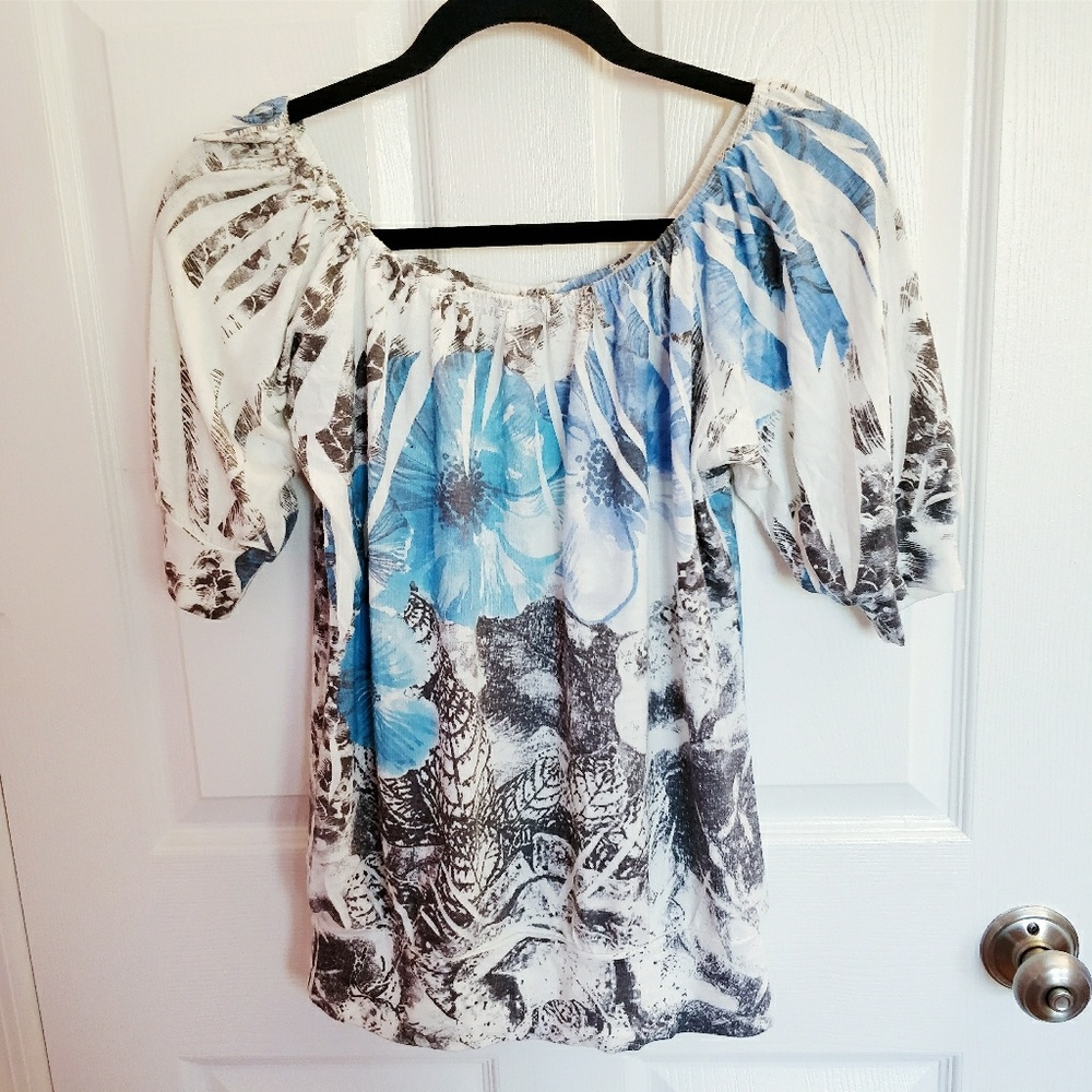 Graphic Floral 3/4 Sleeve Top NWOT